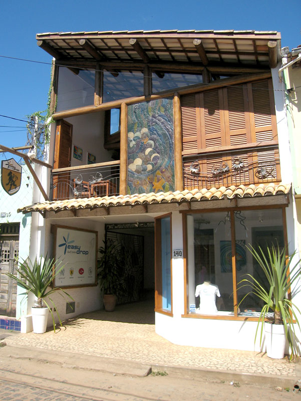 Prédio da EasyDrop Surf Camp em Itacaré, Bahia